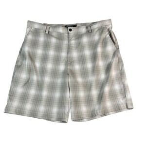 Chaps Golf Mens Tan White Plaid Performance Shorts Size 40 Stretch Flat Front